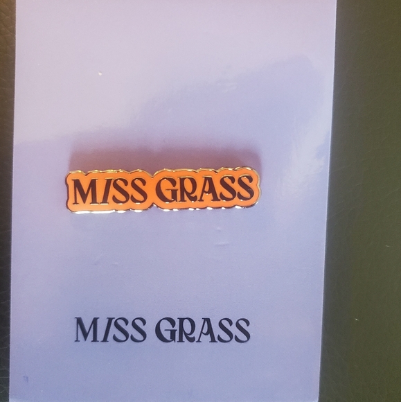 Cannabis pin Miss Grass - Picture 1 of 3